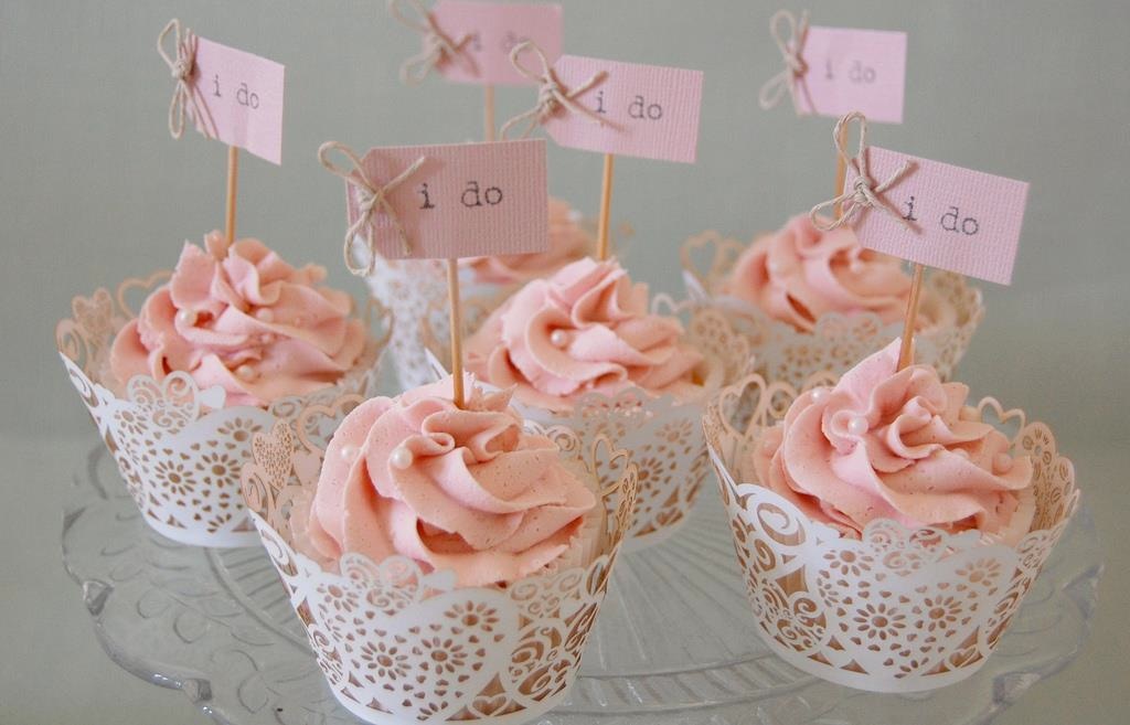  STREET CUPCAKE VS. A WEDDING THEME CUPCAKES  Cupcake Ideas For You